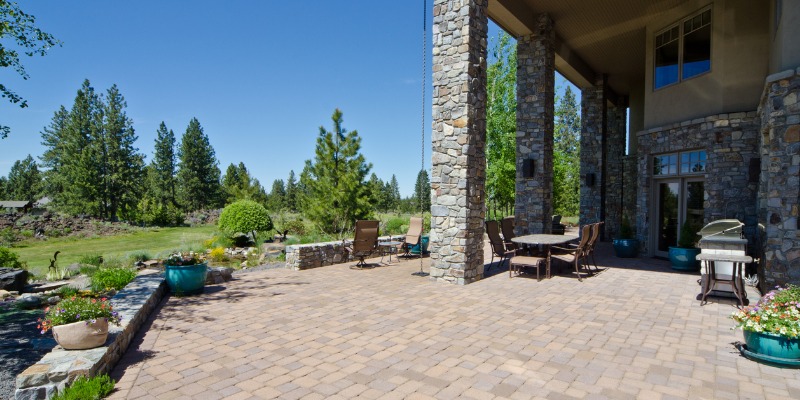 deck-with-a-view-picture-id168514996